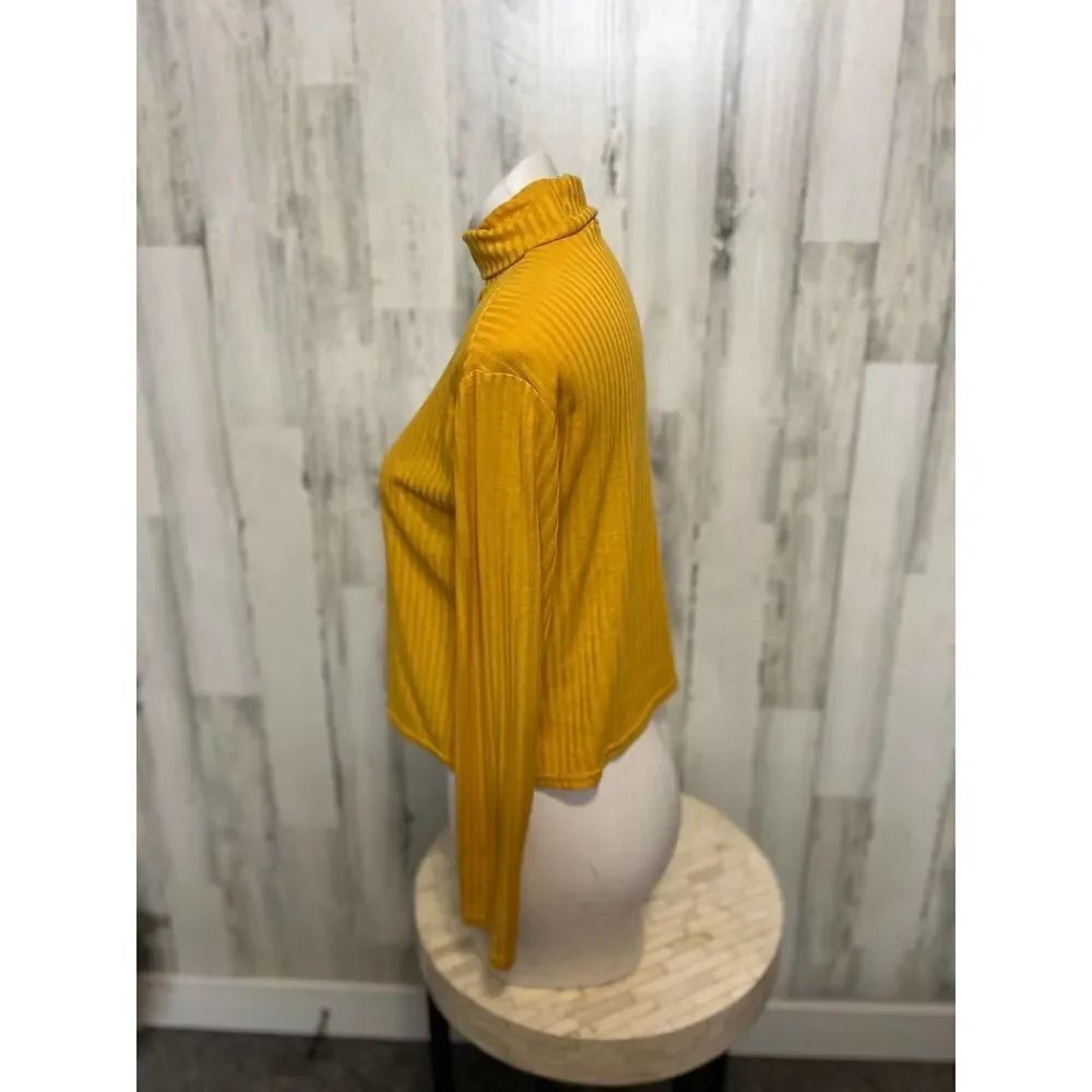 Mustard color turtle neck - Picture 4 of 5
